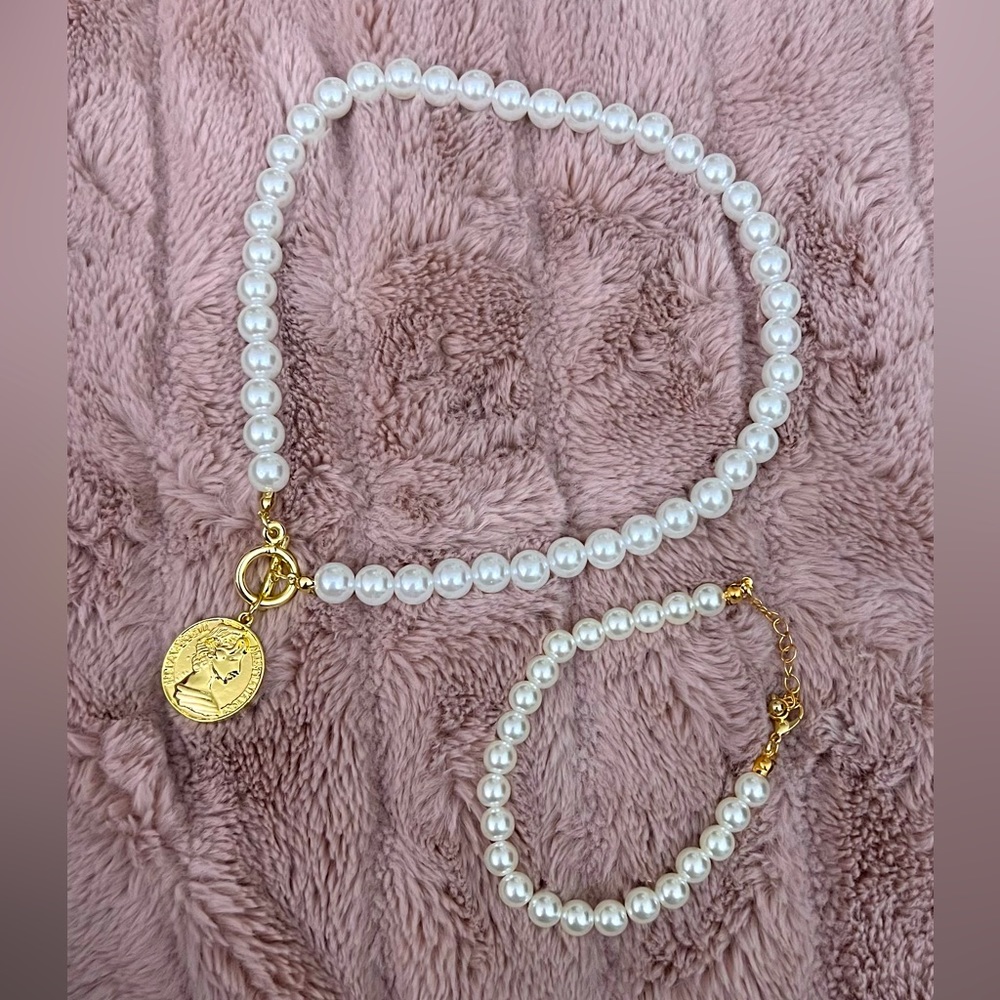 Pearl set - Picture 1 of 3
